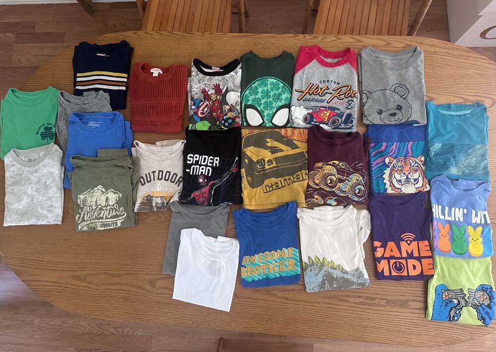 Boys Mixed Lot of 24 T-Shirts and Long Sleeve Shirts cars enthusiasts Size XS 4-